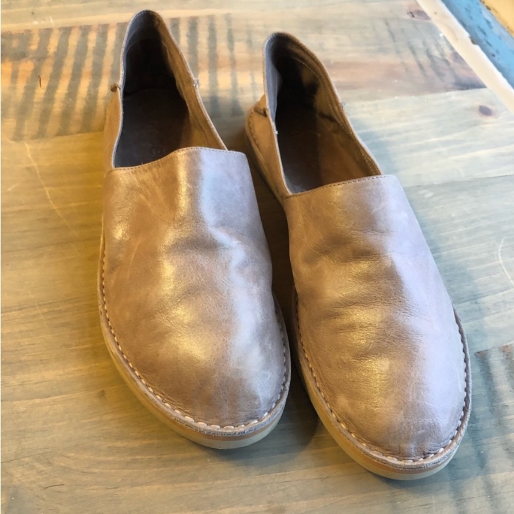 Vince Kia Slip on loafer style shoes 8.5